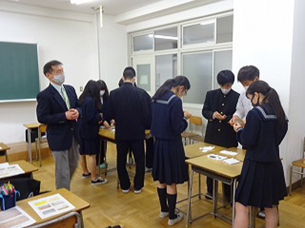 滋賀県立膳所高等学校との特別授業の様子