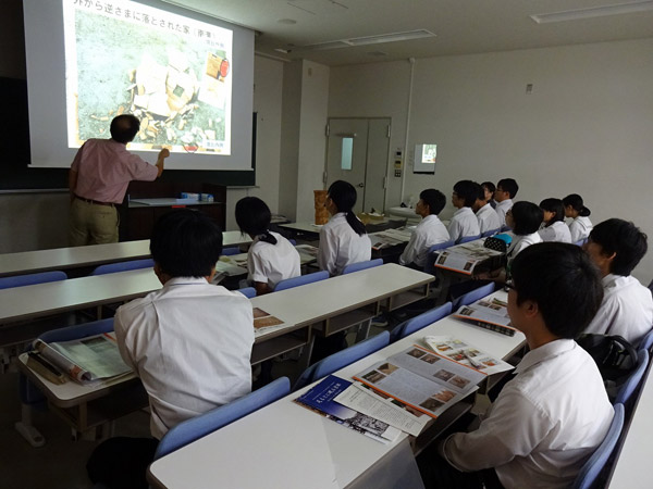 滋賀県立膳所高等学校との特別授業の様子