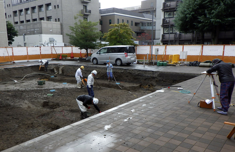 記録作業中・北西から