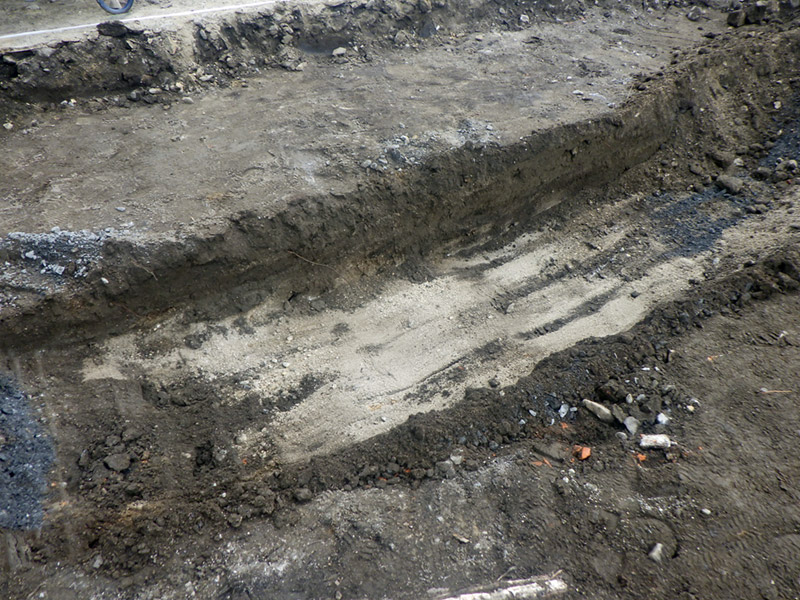 砂層の確認されている断面（北から）