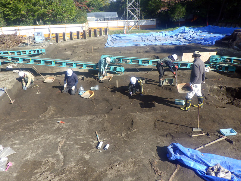 掘削作業中の状況（南から）