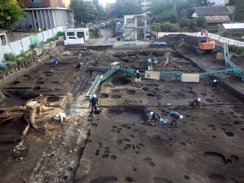 表面清掃中の状況（北から）