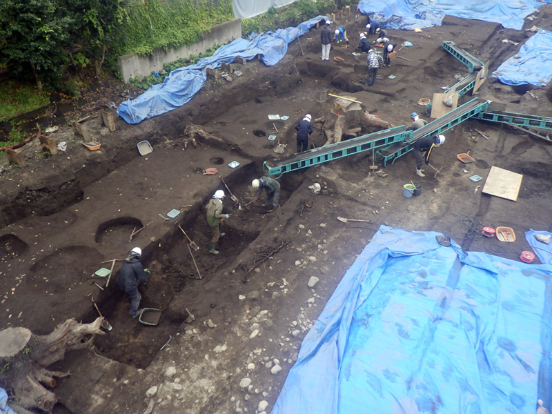 調査区東北一帯の調査状況（北西から）