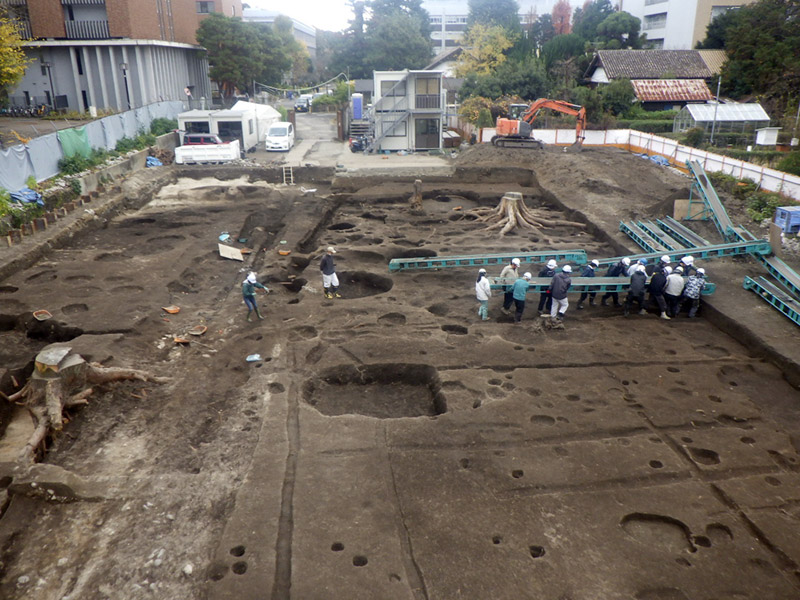 清掃中のベルトコンベアー運搬風景（北から）
