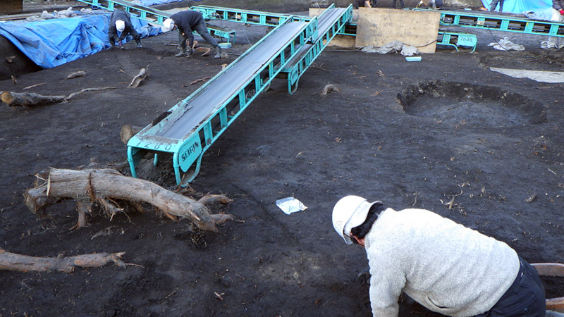 溝状輪郭の検出作業状況（南から）