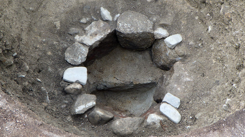 石組の井筒検出状況（南から）